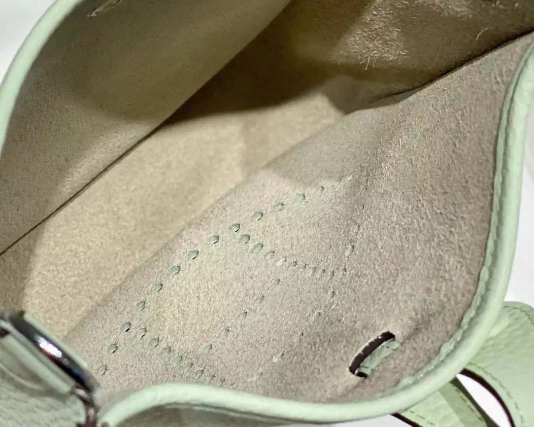 Hermes Evelyne III TPM Bag In Vert Fizz Clemence Leather – HW044