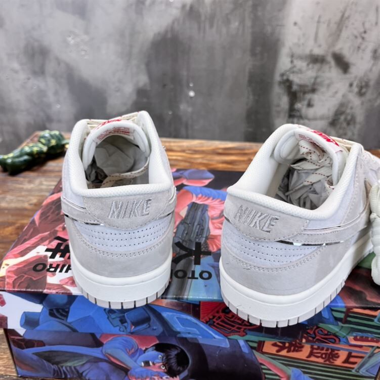 NIKE ZOOM DUNK LOW PRO SB ‘SUMMIT WHITE’ SNEAKER – NSN001