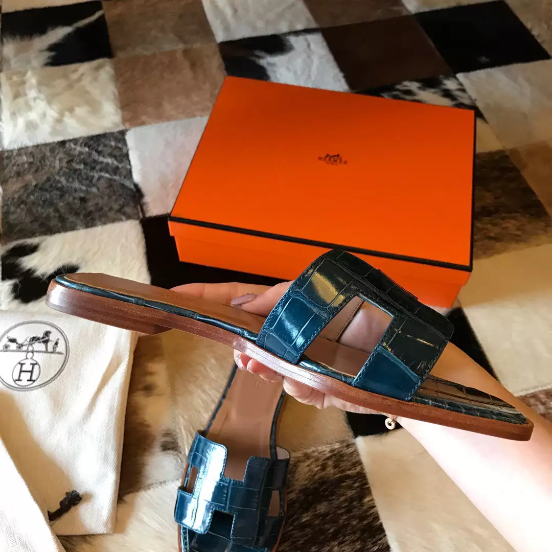 HERMES ORAN SLIDE SANDALS IN BLUE SHINY NILOTICUS CROCODILE SKIN – HMSD050