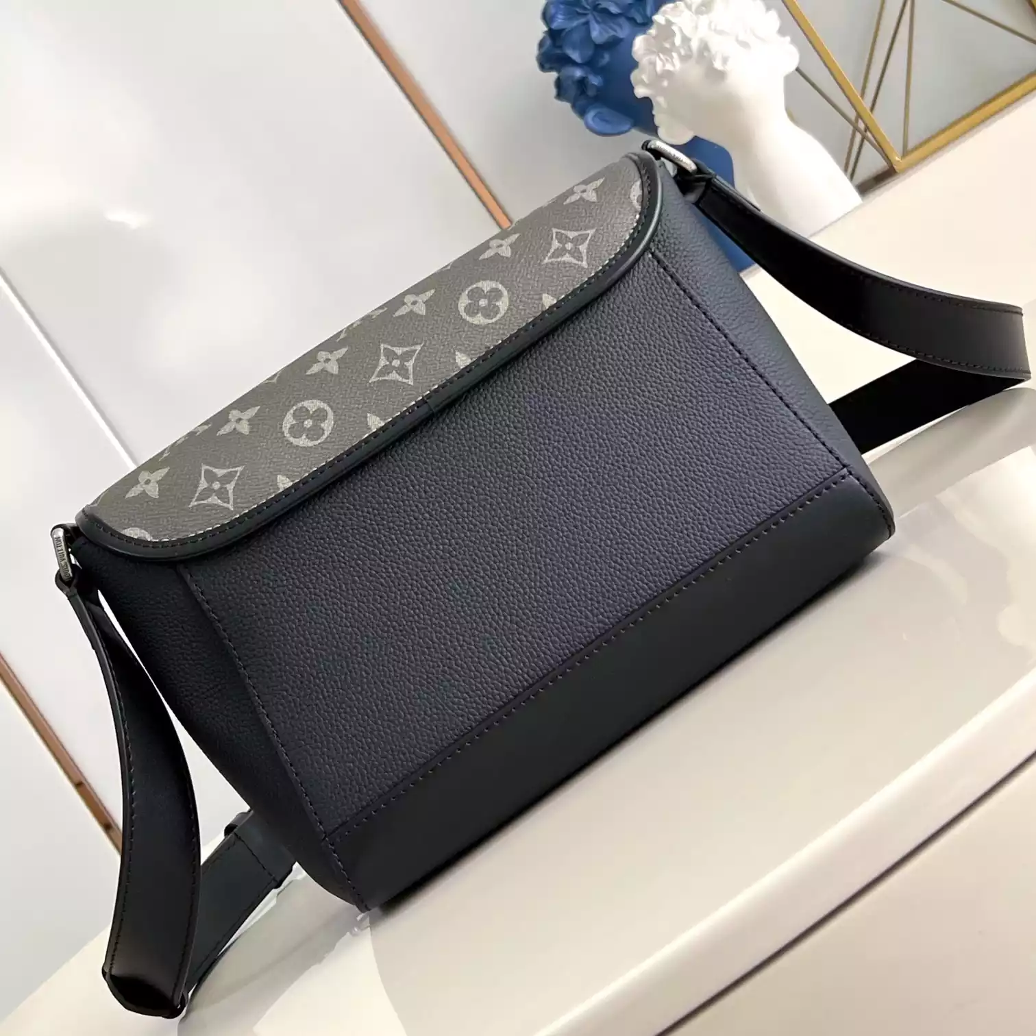 PULSE MESSENGER BAG KHAKI/BLACK COWHIDE LEATHER AND MONOGRAM CANVAS M12625 – LW421