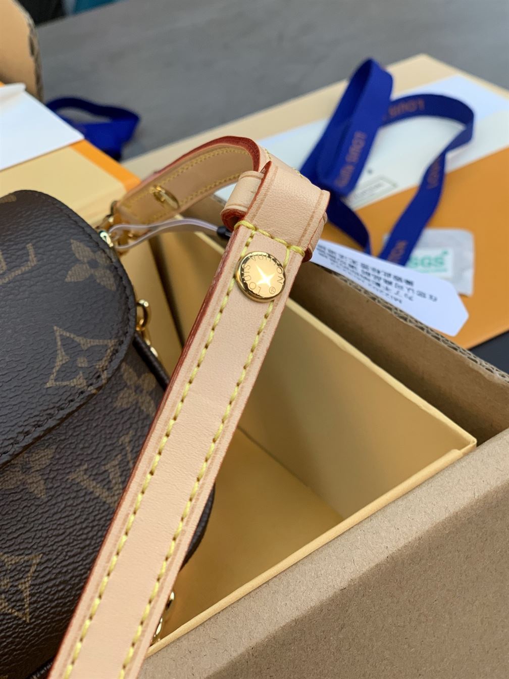 LOUIS VUITTON WALLET ON CHAIN IVY MONOGRAM CANVAS – LW039