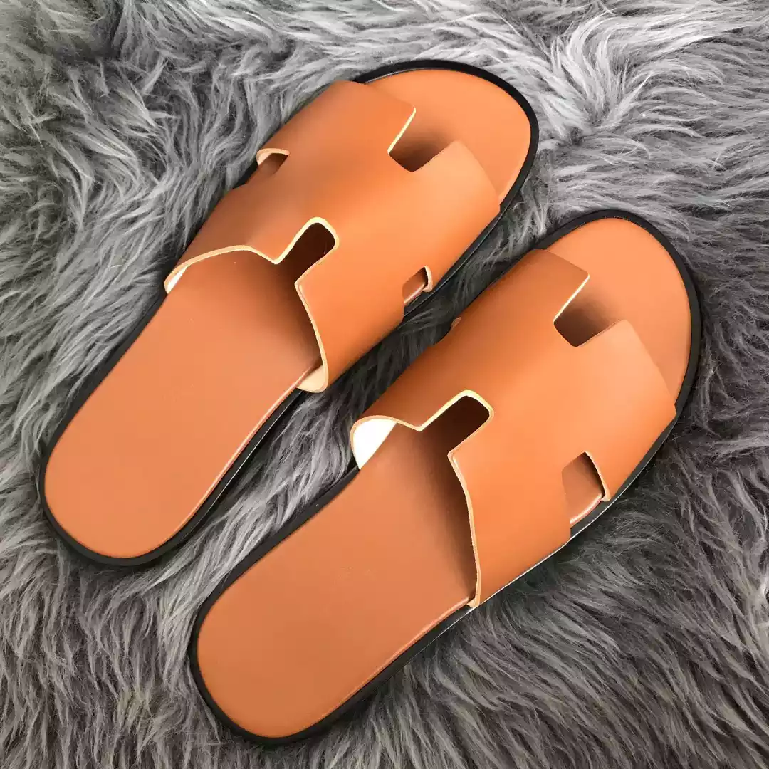 HERMES MEN’S IZMIR SANDALS IN GOLD SWIFT CALFSKIN – HMSD019