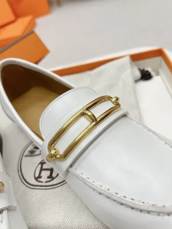 Hermes Women’s Colette Loafers in White Leather – HM068