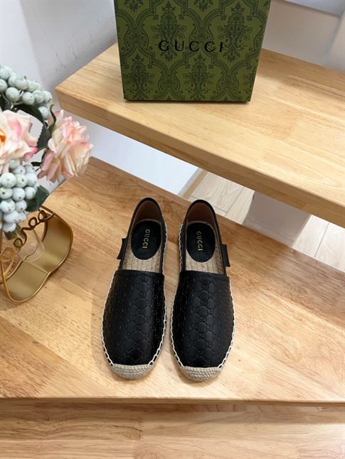 GUCCI PILAR LOGO-EMBOSSED LEATHER ESPADRILLES IN BLACK – GL031