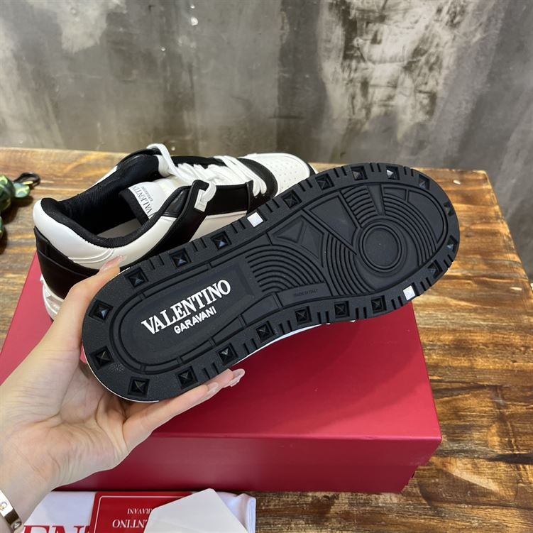 VALENTINO FREEDOTS LOW-TOP SNEAKER IN CALFSKIN – VN004