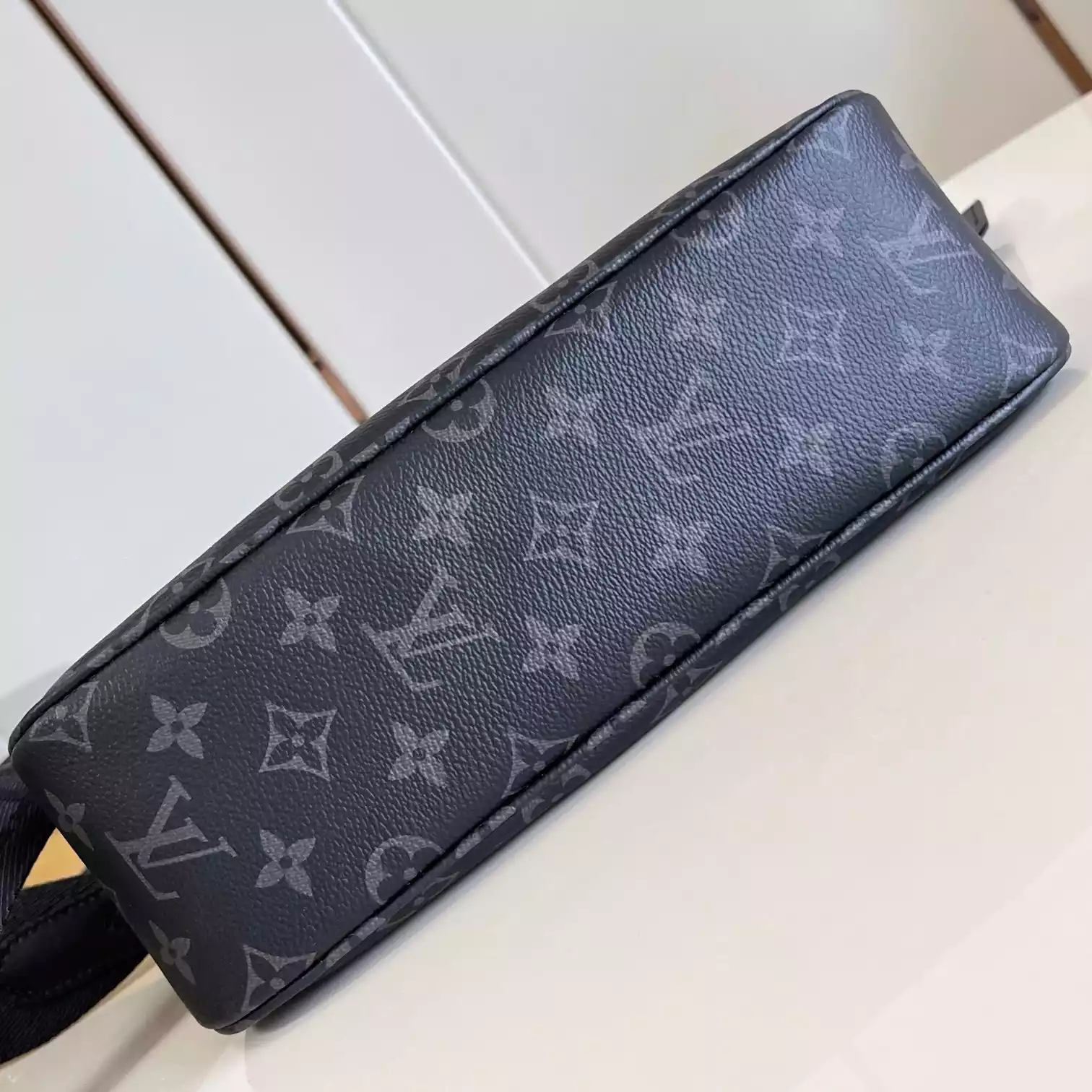 POCHETTE ACCESSOIRE XL BLACK MONOGRAM ECLIPSE CANVAS M11741 – LW445