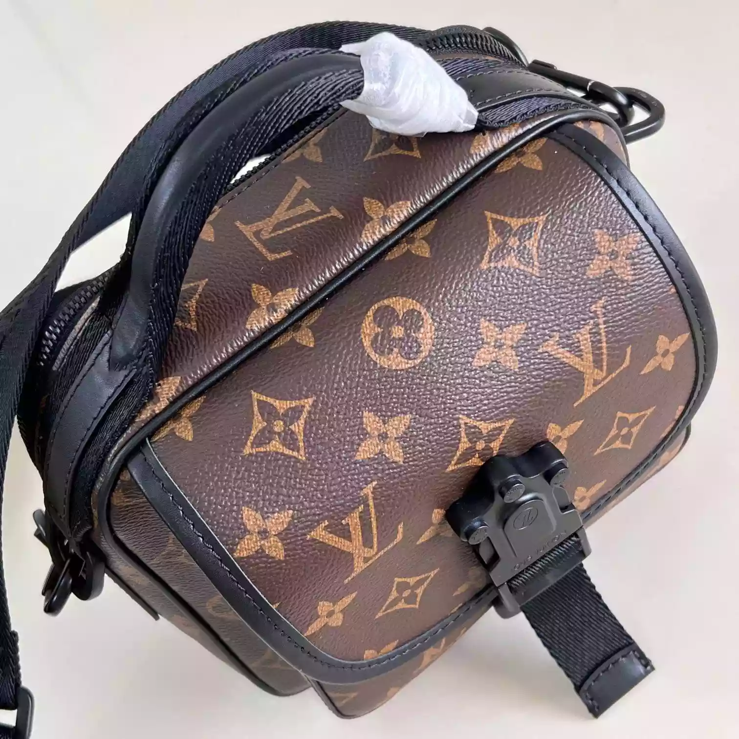 QUEST MESSENGER BAG MONOGRAM MACASSAR COATED CANVAS M46973 – LW449