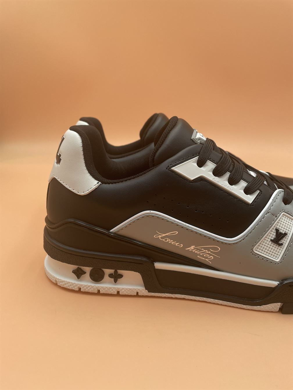 LOUIS VUITTON TRAINER SNEAKER BLACK – LVS126