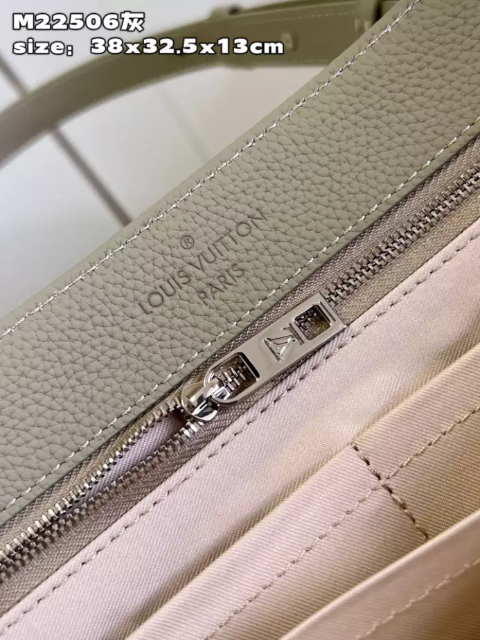 Fastline Tote Cowhide Leather M22506 – LW212