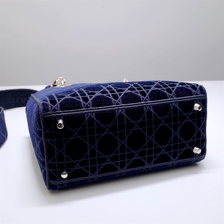 DIOR LAUNCHES NEW LADY D-LITE BAG IN VELVET – DOB015