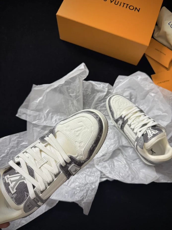 LOUIS VUITTON TRAINER SNEAKER – LVS252