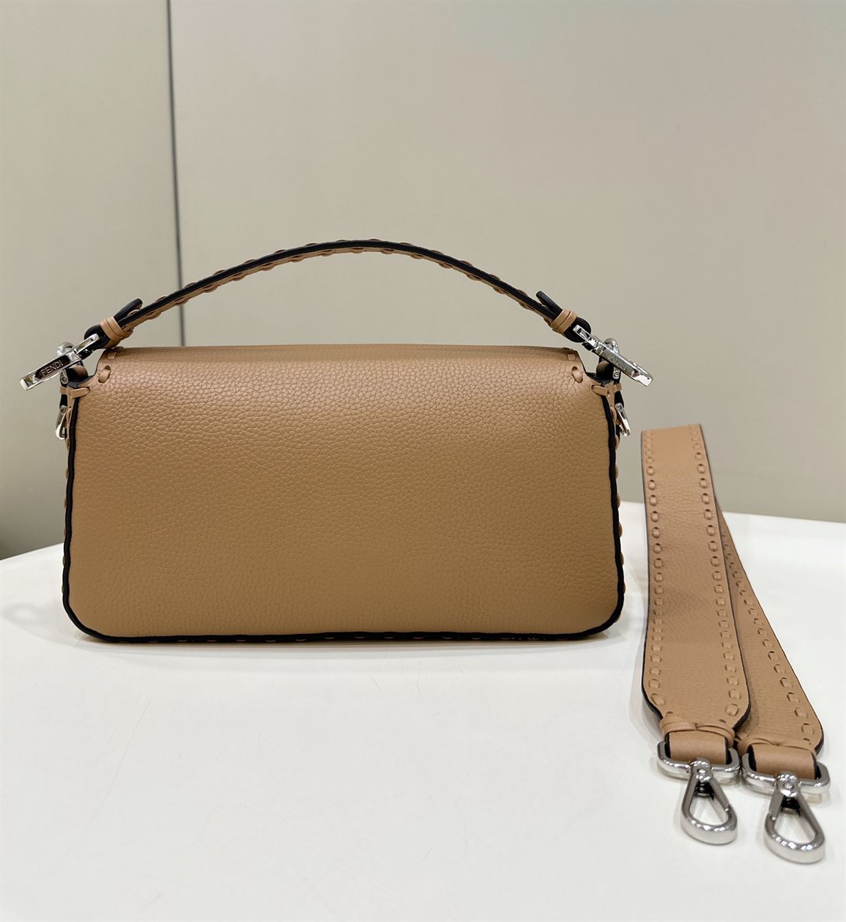 FENDI BAGUETTE BEIGE SELLERIA BAG WITH OVERSIZE TOPSTITCHING – F028