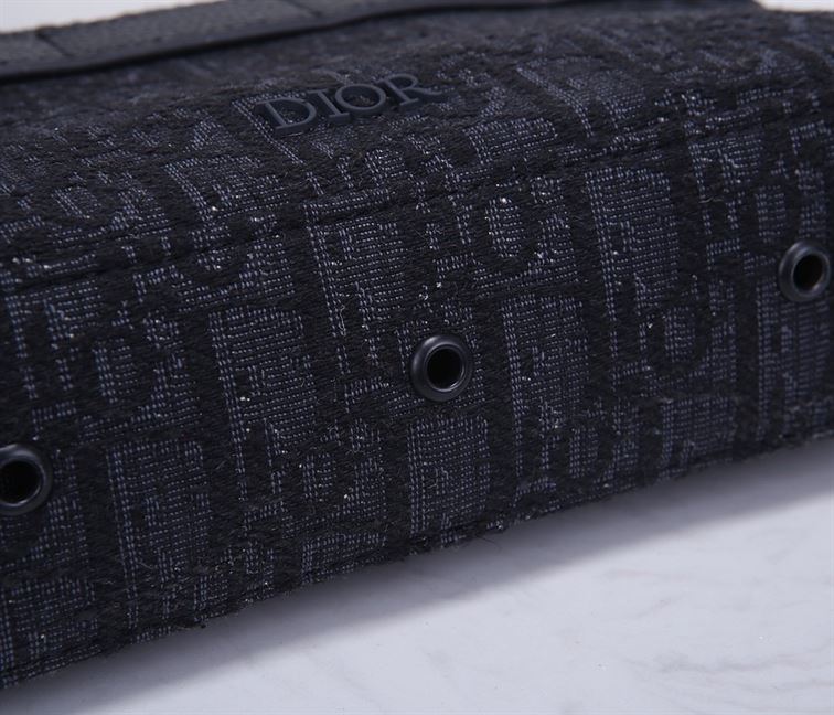 DIOR OBLIQUE SAFARI MESSENGER – DIO038