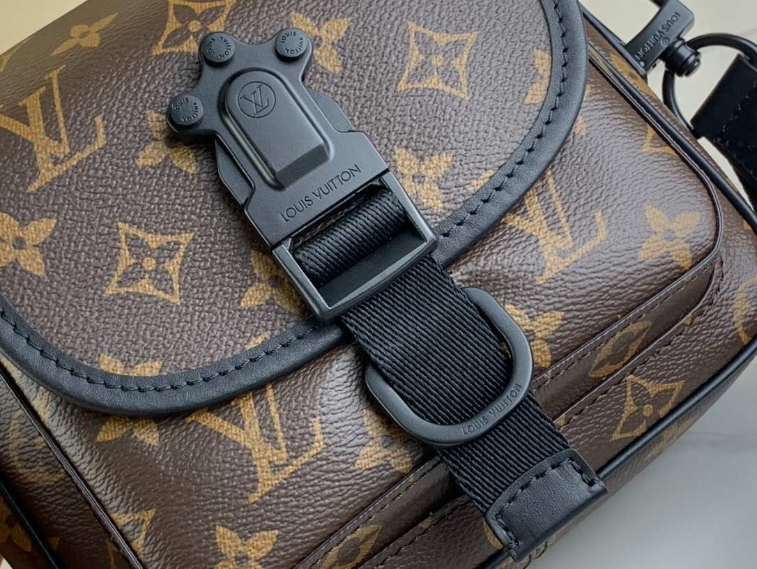 Louis Vuitton Quest Messenger Black Hardware Bag – LW133