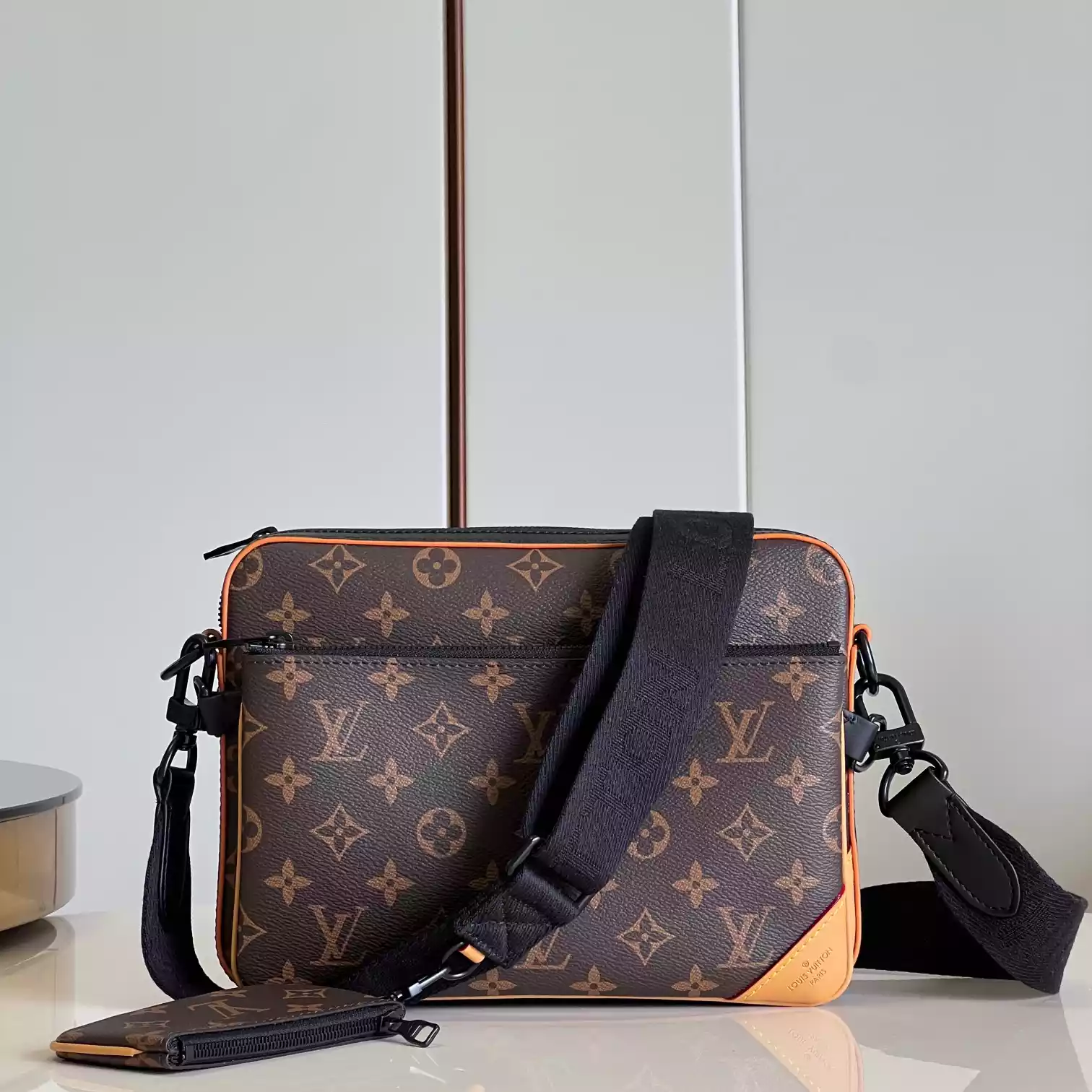 TRIO MESSENGER BAG MONOGRAM MACASSAR M46694 – LW453