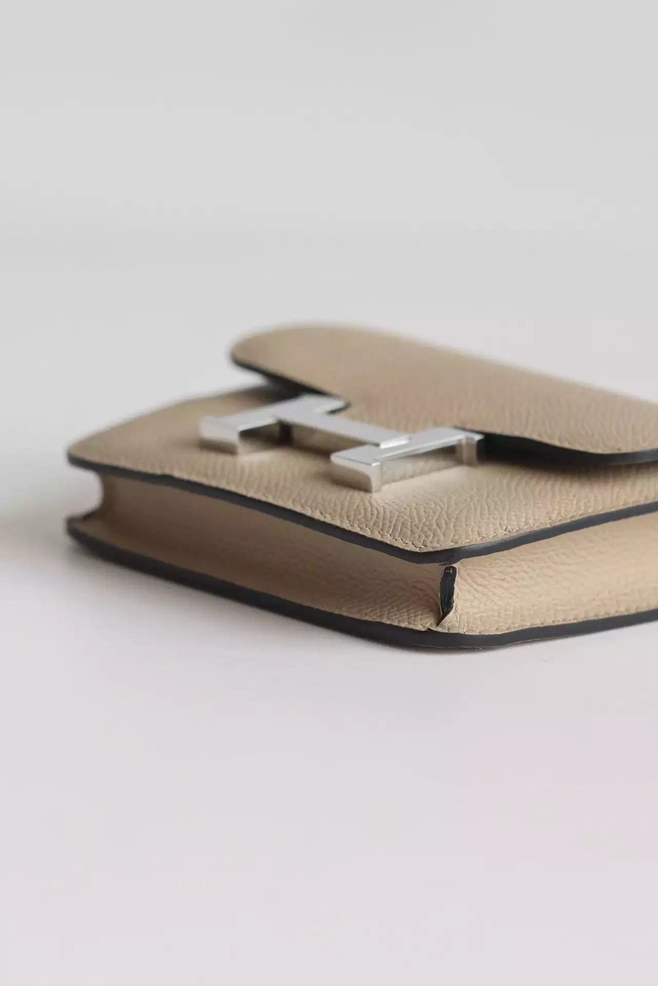 Hermes Constance Slim Wallet in Tourterelle Epsom Calfskin – HW162