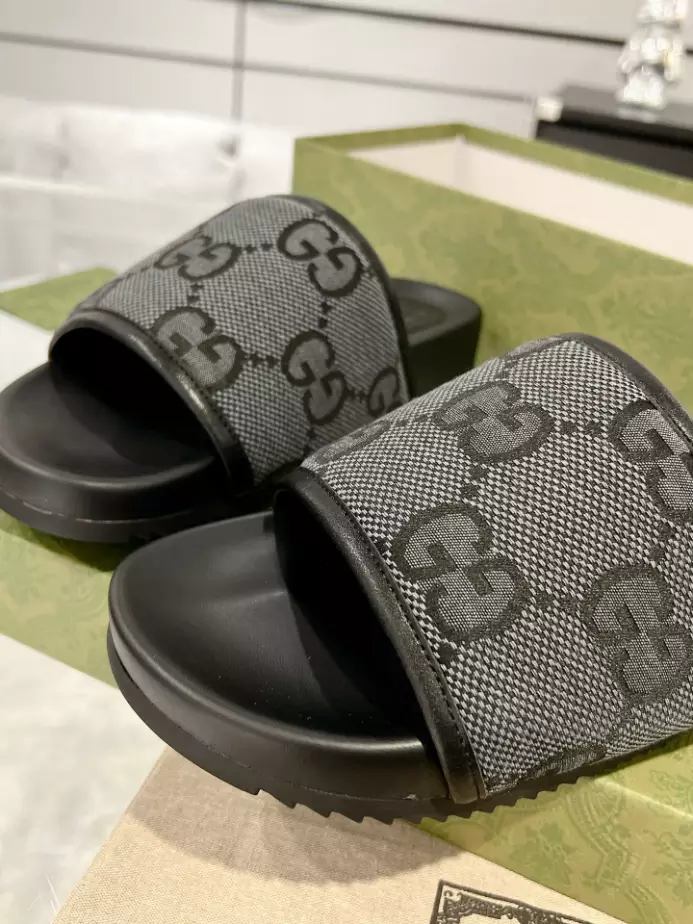 GUCCI MEN’S SLIDE SANDAL – GSL064