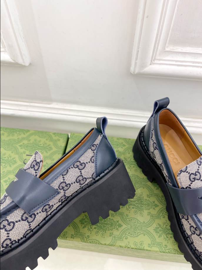 Gucci Jordaan Blue Embroidered Leather Loafer – GL078