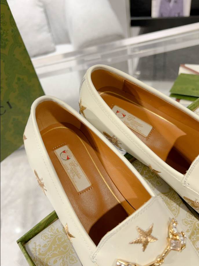 Gucci Jordaan White Bee & Star Embroidered Leather Loafer – GL076