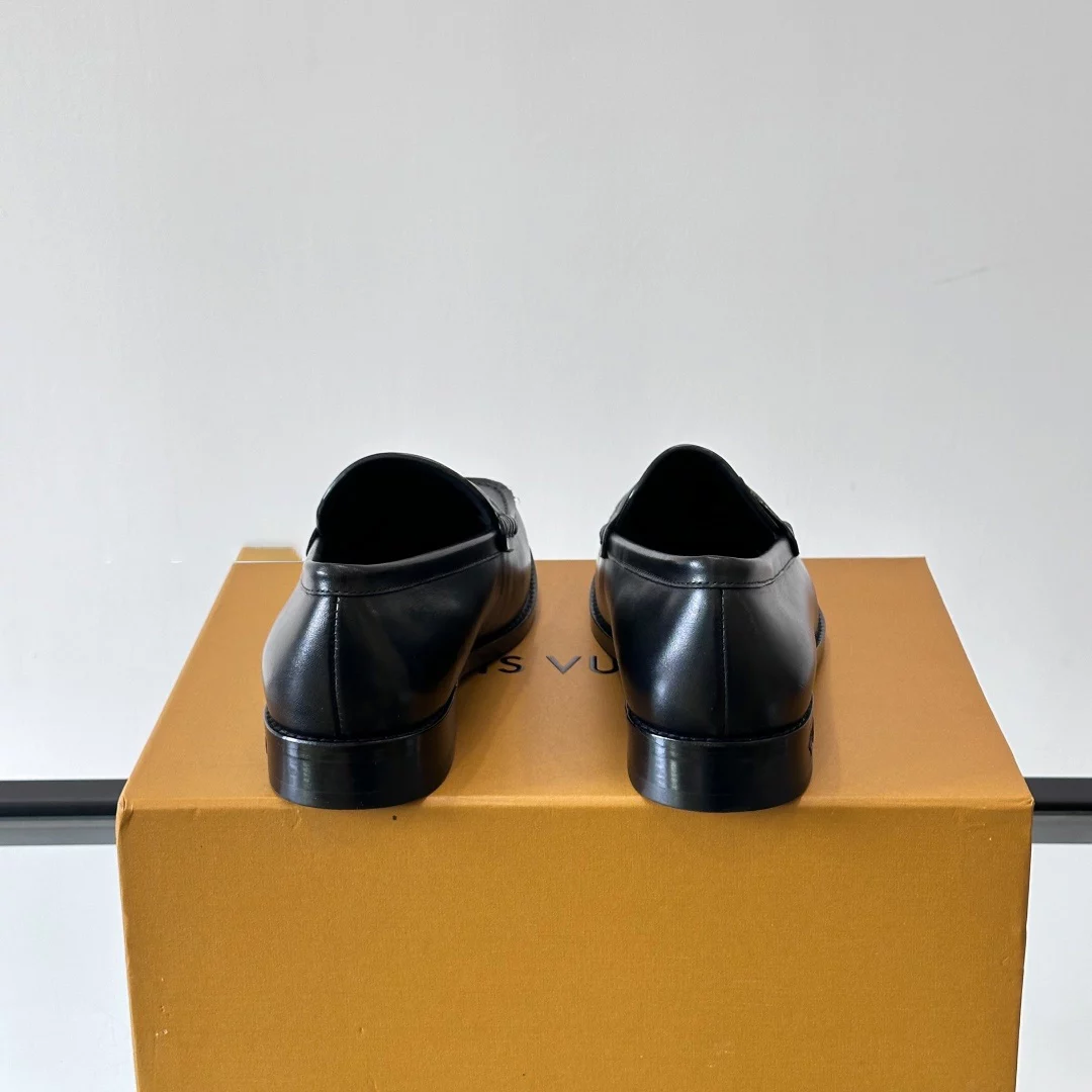 LEATHER LOAFERS IN BLACK – VL054