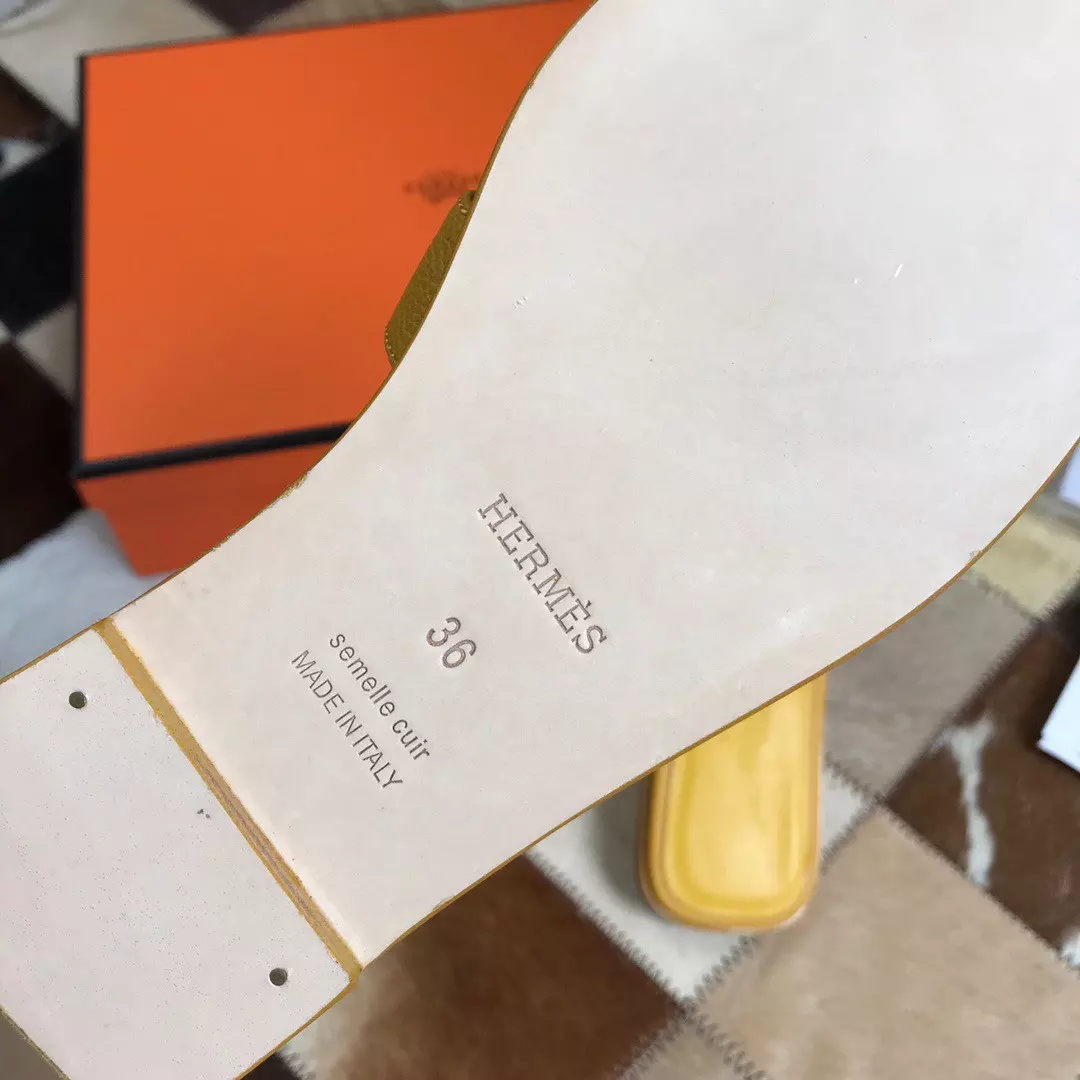 HERMES ORAN SLIDE SANDALS IN YELLOW EPSOM CALFSKIN – HMSD088