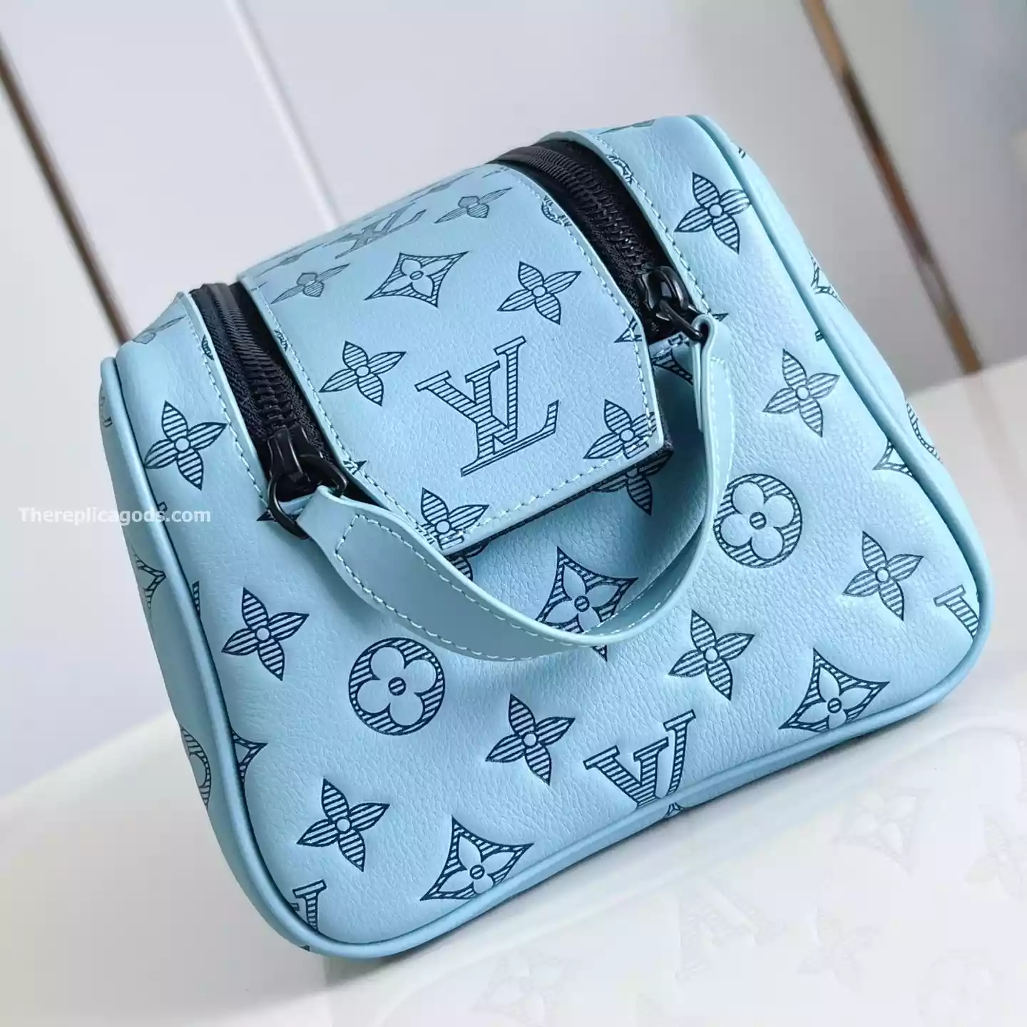 DOPP KIT BLUE MONOGRAM SHADOW – LW302