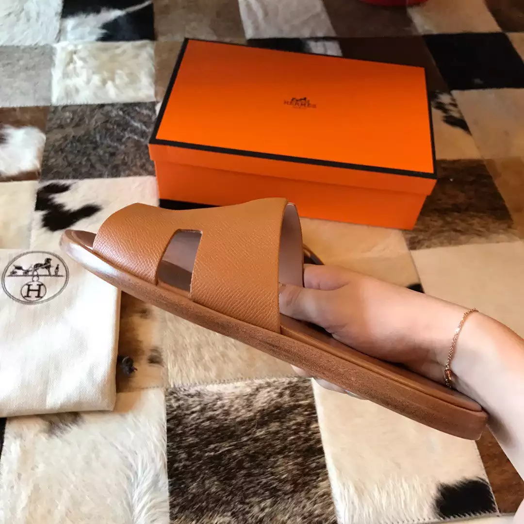 HERMES MEN’S IZMIR SANDALS IN GOLD EPSOM CALFSKIN – HMSD026