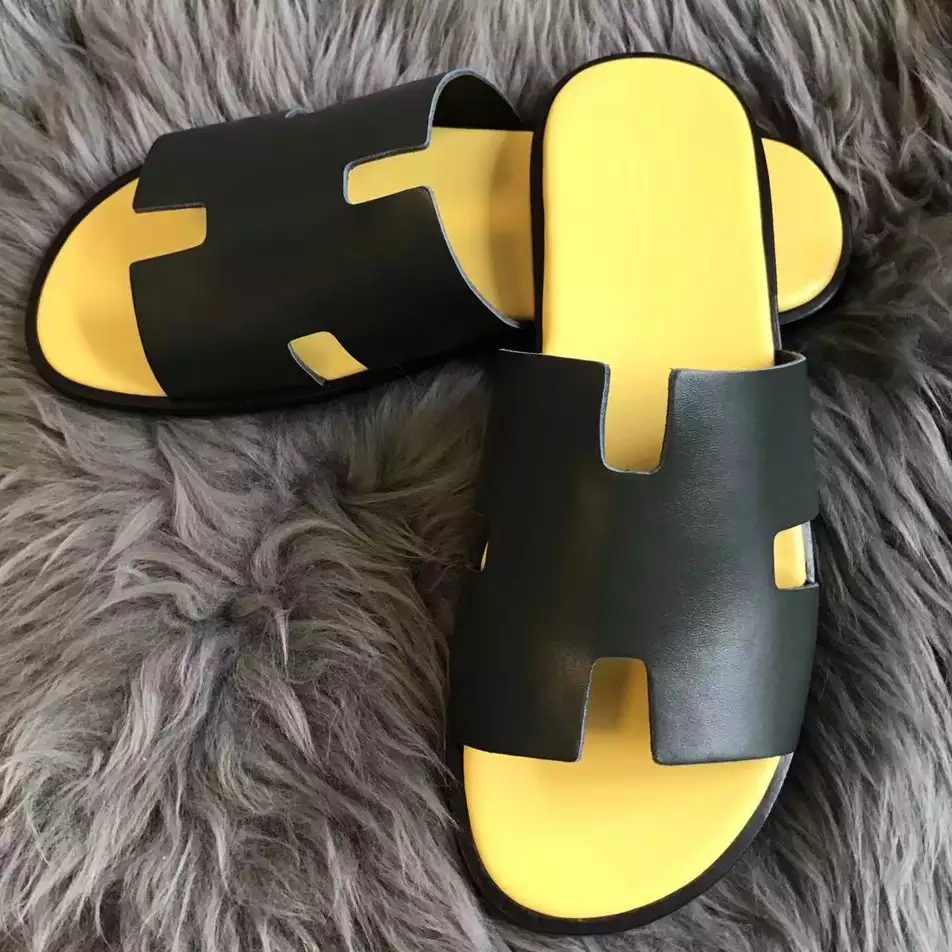 HERMES MEN’S IZMIR SANDALS IN NOIR SWIFT CALFSKIN – HMSD018