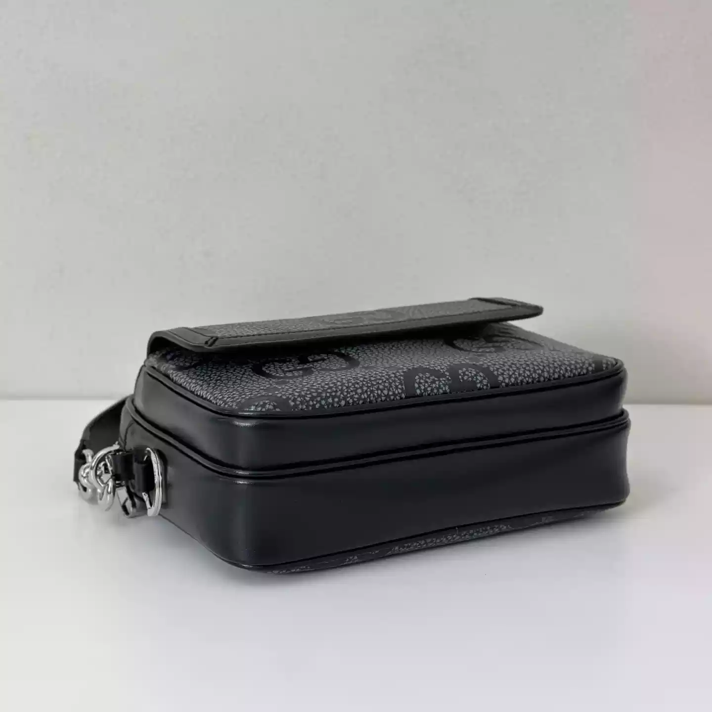 GG jumbo small crossbody bag in grey and black GG leather – BG077