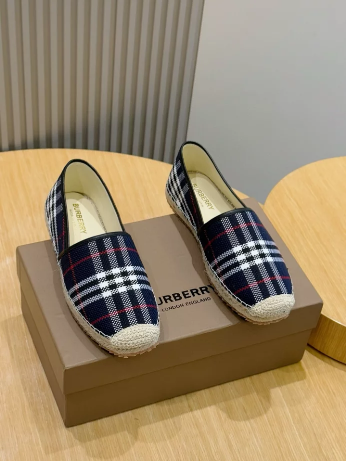 BURBERRY CANVAS STRAW BUCKET – BBR039