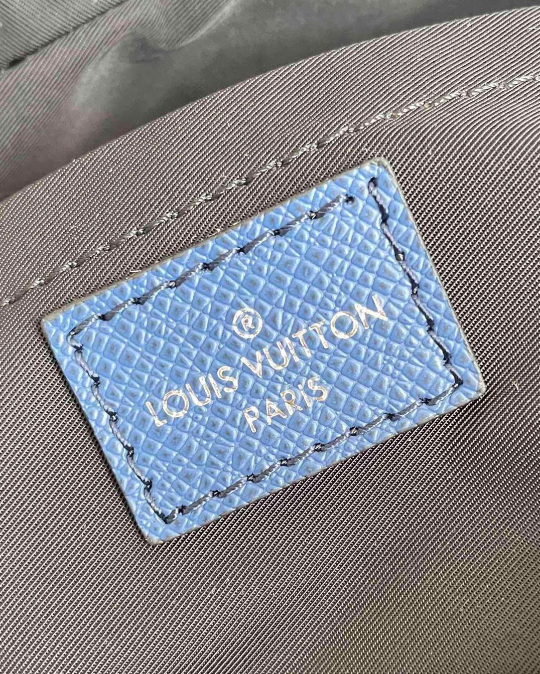 LOUIS VUITTON OUTDOOR MESSENGER – LVB019