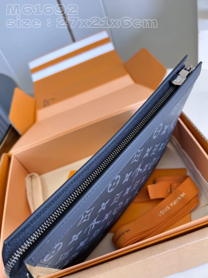 POCHETTE VOYAGE MONOGRAM ECLIPSE M61692 – LW411