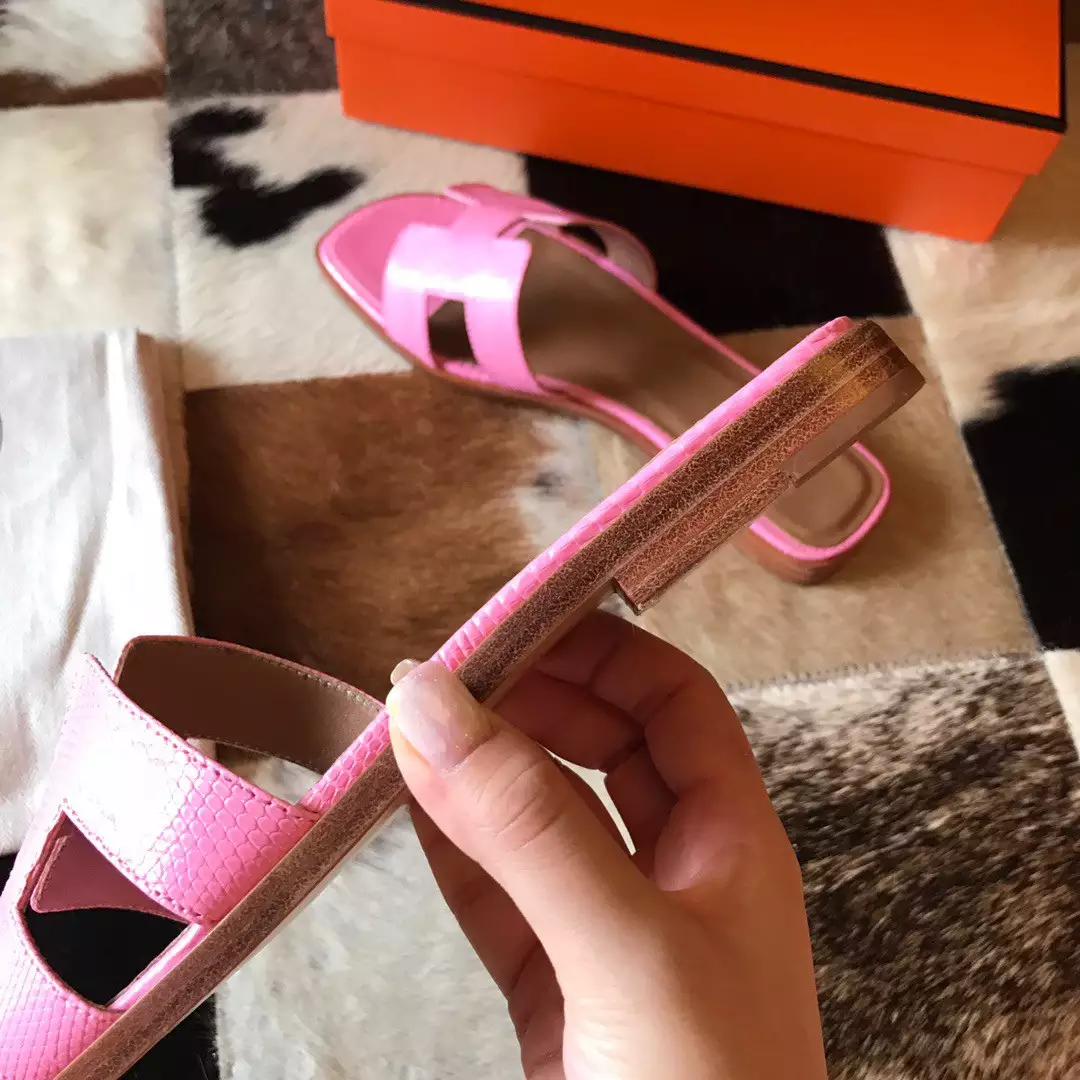 HERMES ORAN SLIDE SANDALS IN PINK LIZARD LEATHER – HMSD113