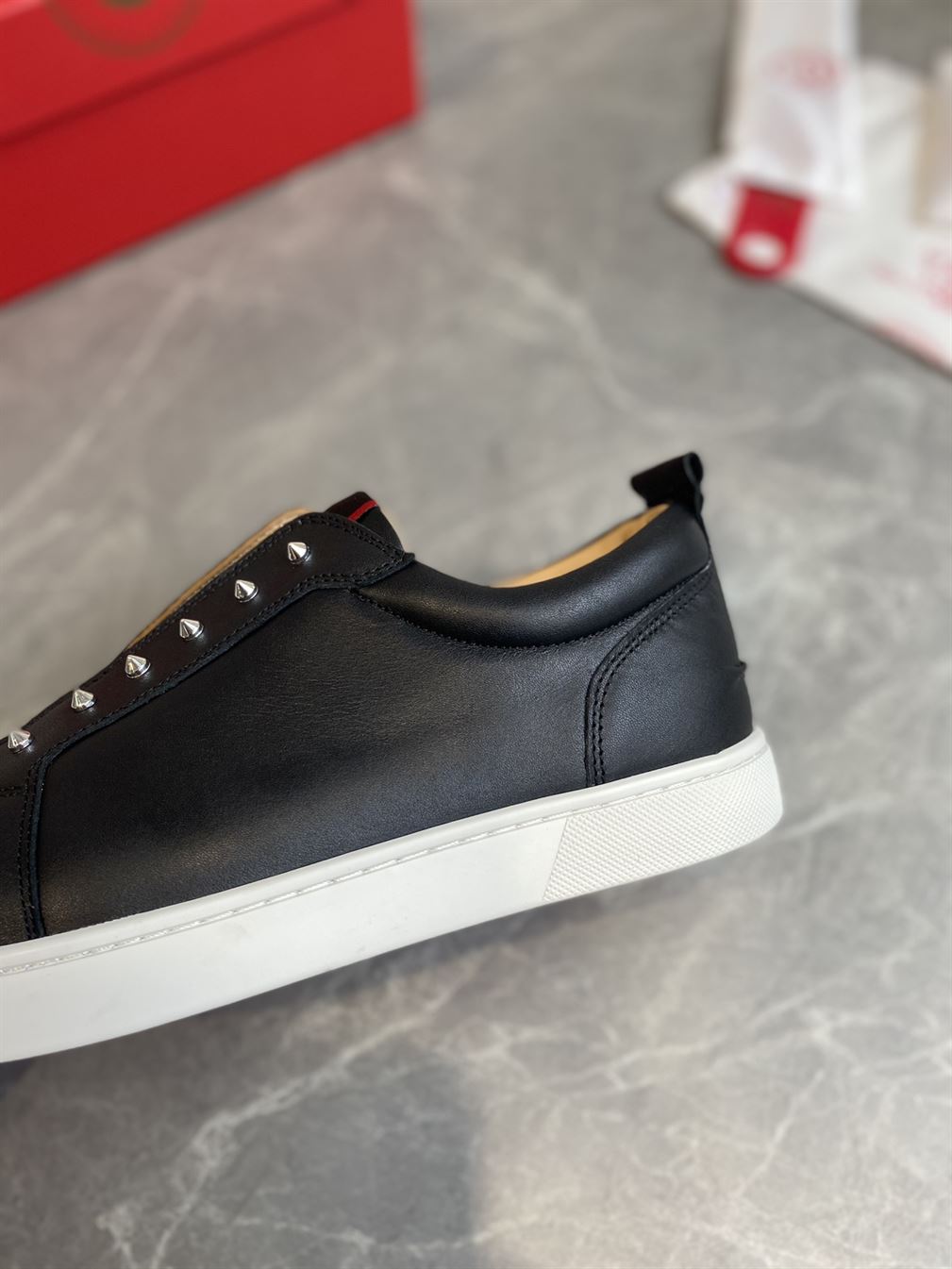 CHRISTIAN LOUBOUTIN F.A.V FIQUE A VONTADE – CLS035