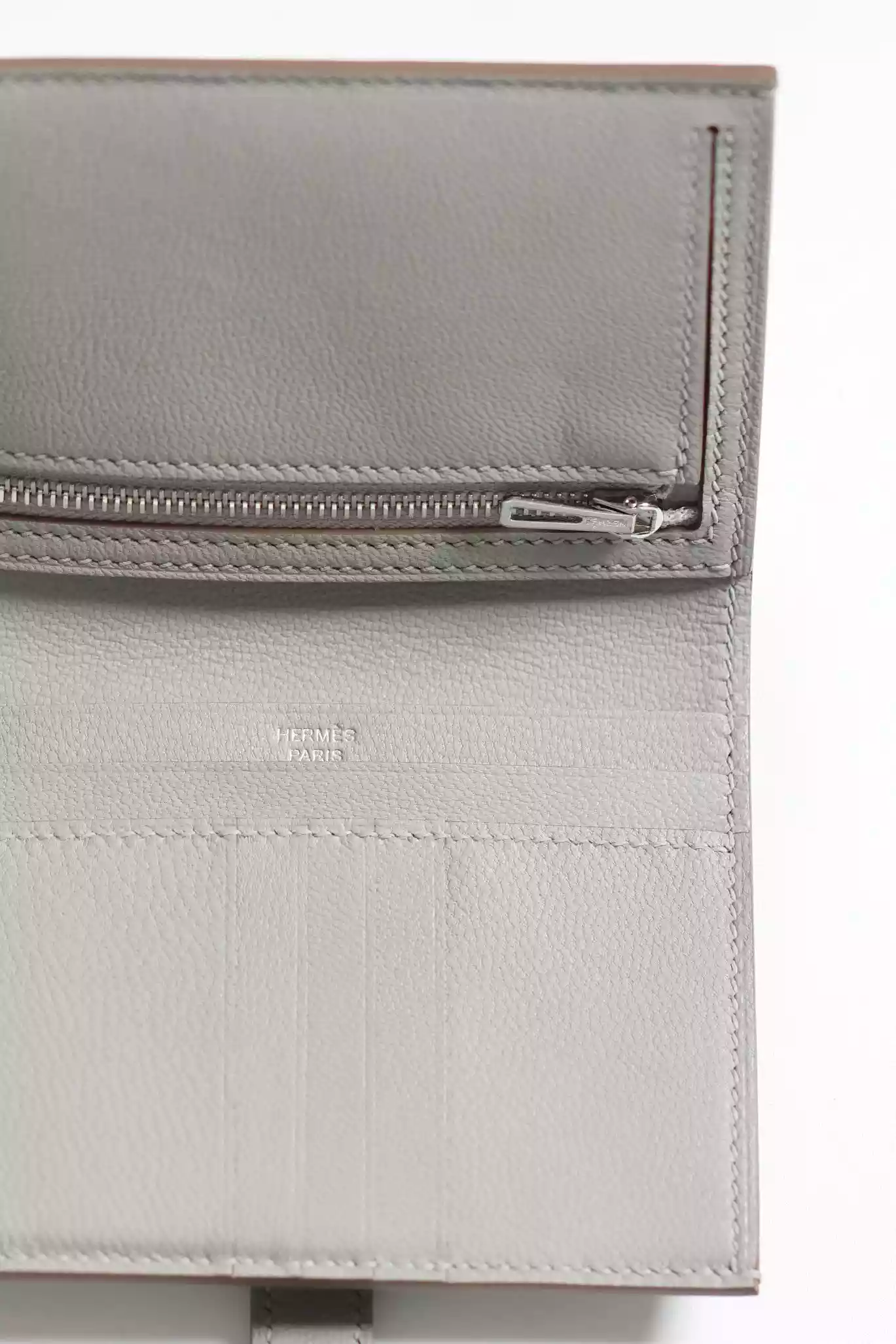 Hermes Bearn Compact Wallet in Pearl Grey Matte Alligator Leather – HW170