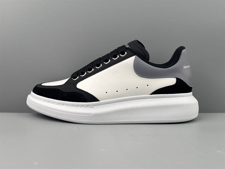 ALEXANDER MCQUEEN OVERSIZED SNEAKER IN BLACK/WHITE/GREY – ALD036