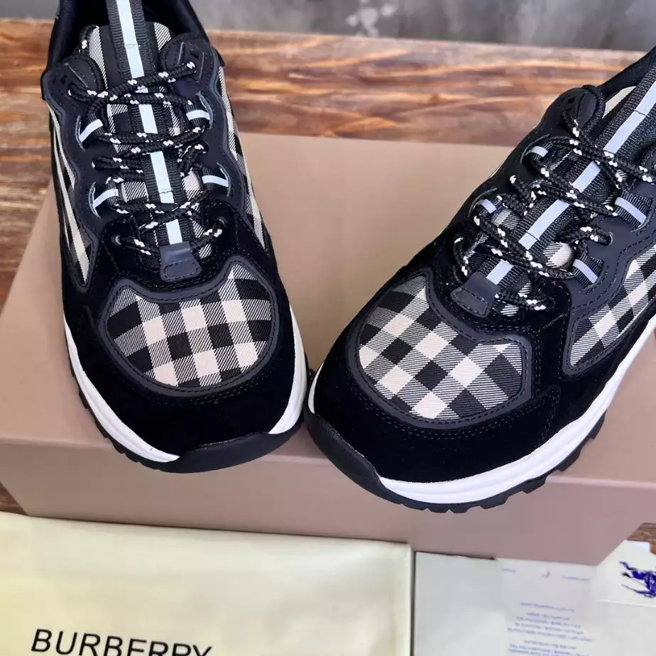 BURBERRY SNEAKERS – BBR106