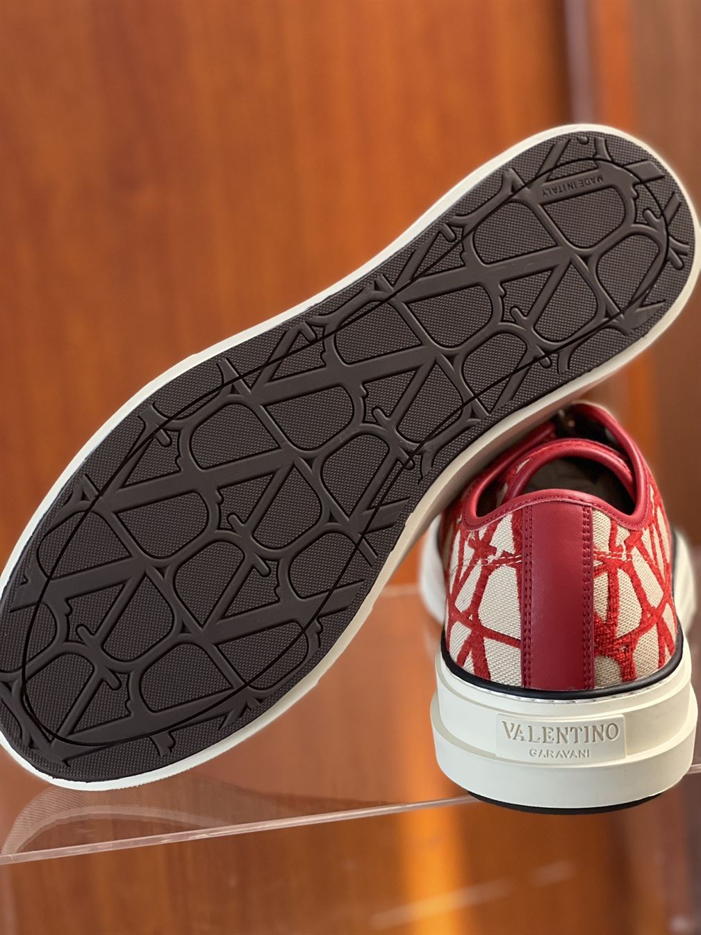 VALENTINO TOILE ICONOGRAPHE TOTALOOP LOW-TOP SNEAKER – VN002