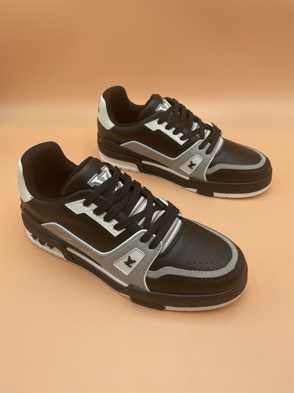 LOUIS VUITTON TRAINER SNEAKER BLACK – LVS126