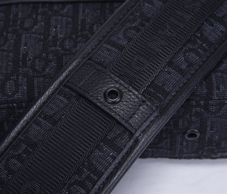 DIOR OBLIQUE SAFARI MESSENGER – DIO038