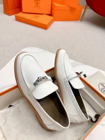 Hermes Women’s Destin Loafers in White Leather – HM072