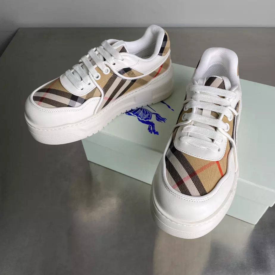 BURBERRY SNEAKERS – BBR033