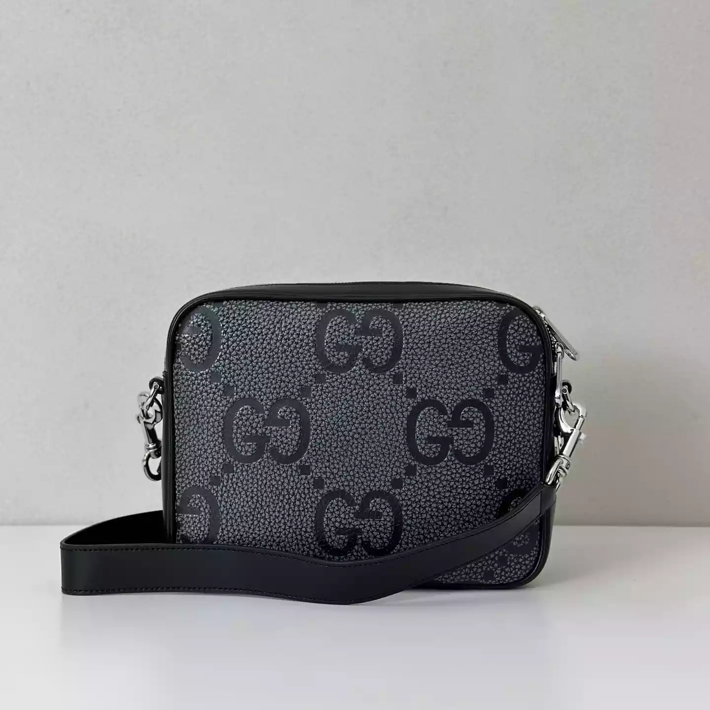 GG jumbo small crossbody bag in grey and black GG leather – BG077