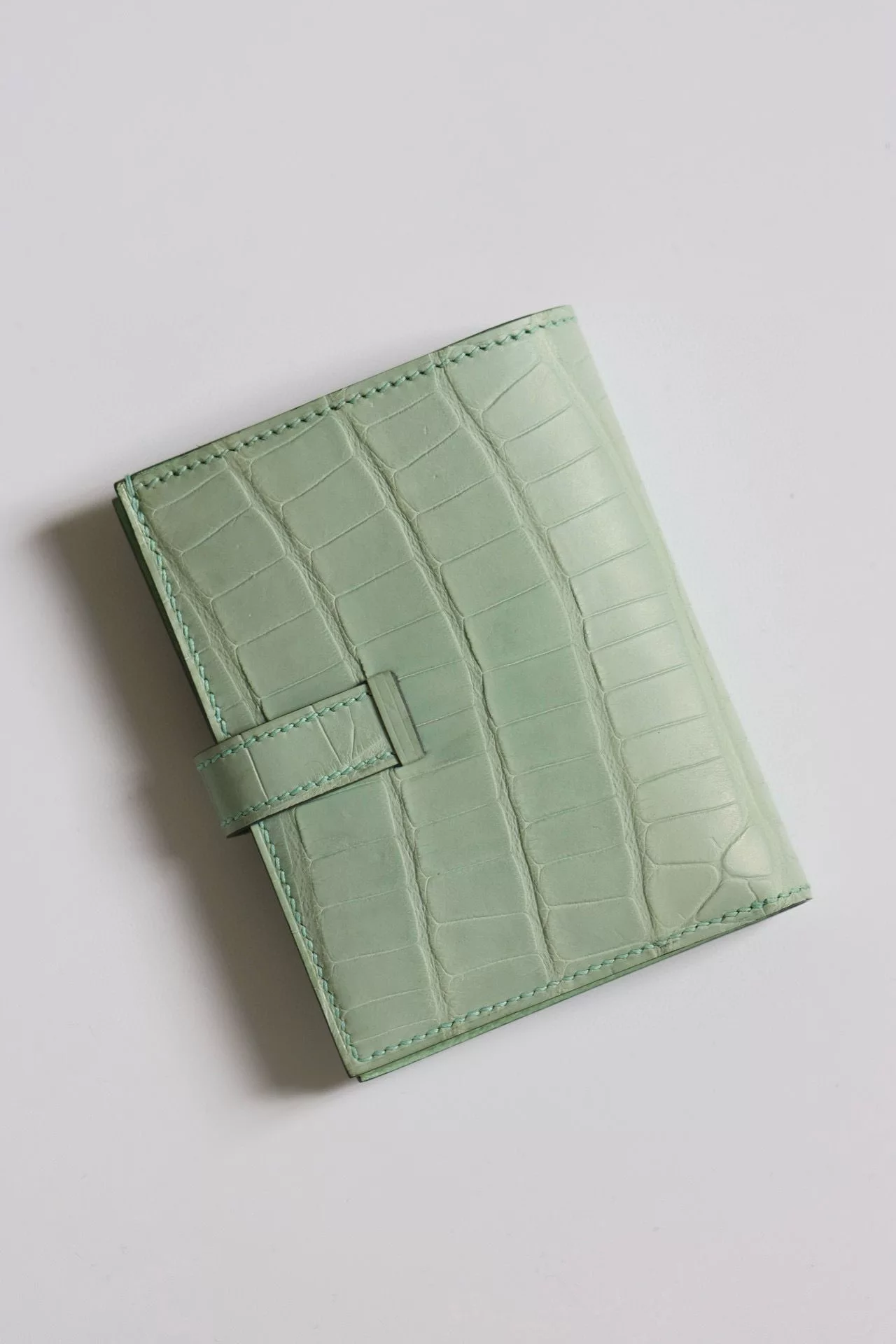 Hermes Bearn Compact Wallet in Vert D’eau Matte Alligator Leather – HW169