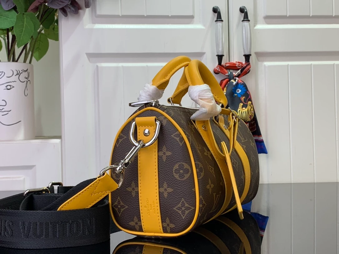 Louis Vuitton Keepall Bandoulière 25 – LW198