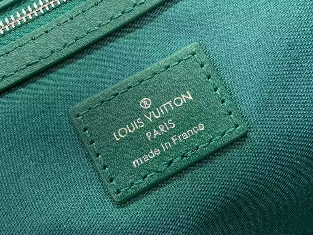 Louis Vuitton Keepall Bandoulière 50 Bag in Green – LW174