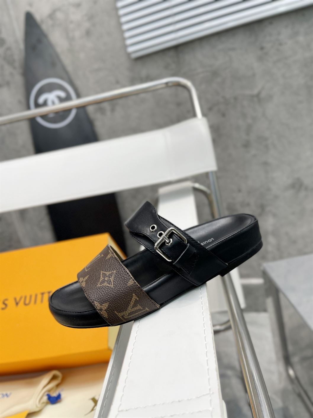 LOUIS VUITTON BOM DIA FLAT MULE – LVSD040