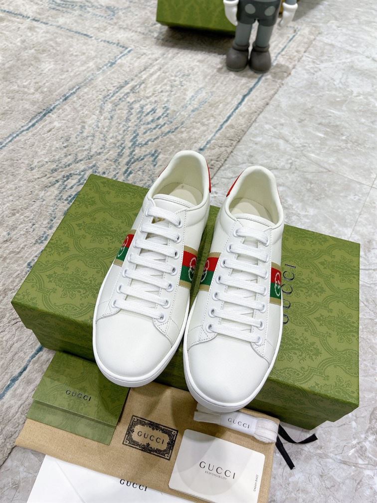 GUCCI INTERLOCKING G SNEAKERS – GCC092