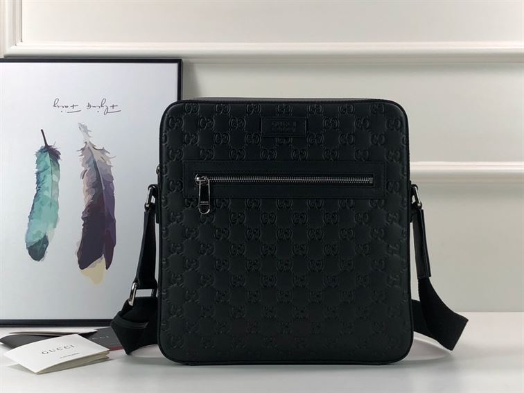 GUCCI SIGNATURE LEATHER FLAT MESSENGER – BG044