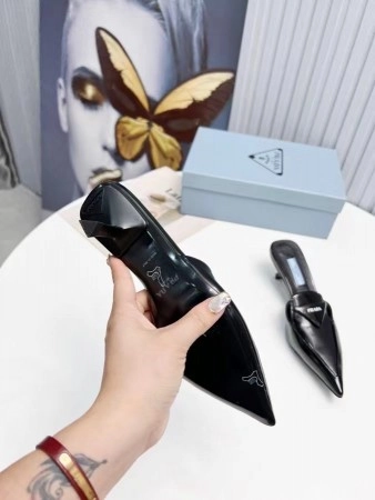 PRADA SABOTS MULES IN BLACK BRUSHED LEATHER – PSD054